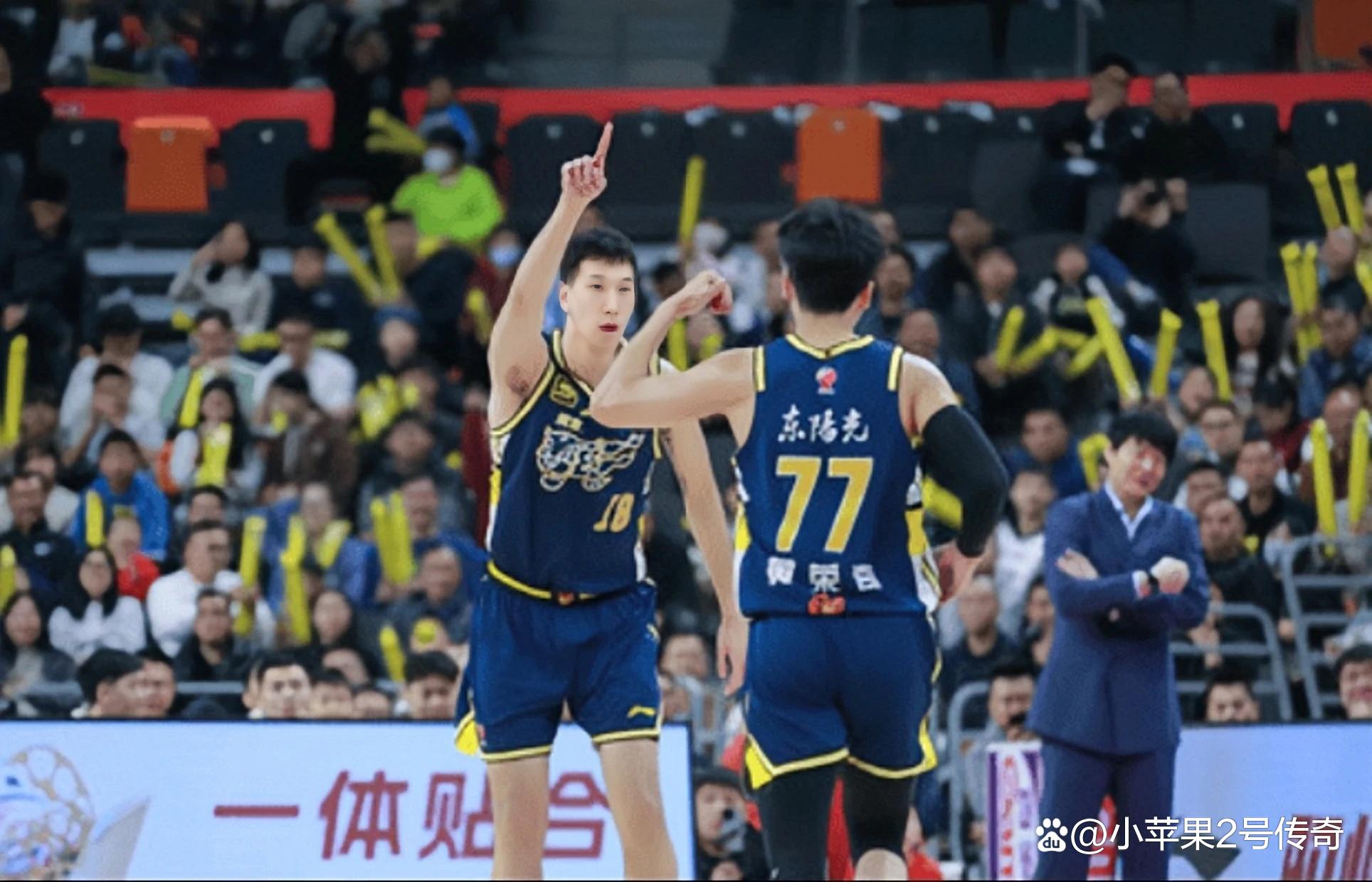 精彩对决！两支顶级球队在比赛中大放异彩的简单介绍